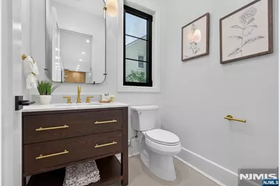 395 Hickory Avenue, Paramus, NJ 07652 - Photo 16