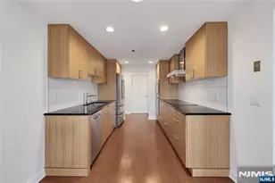 202 Adams Ct F202, Edgewater, NJ 07020 - Photo 6