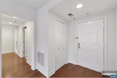 202 Adams Court F202 #F202, Edgewater, NJ 07020 - Photo 4