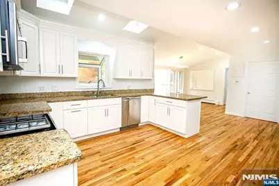 21 Hopkins Street, Hillsdale, NJ 07642 - Photo 10
