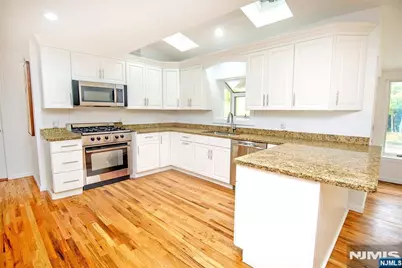 21 Hopkins Street, Hillsdale, NJ 07642 - Photo 12