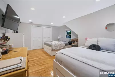 423 West Avenue, Northvale, NJ 07647 - Photo 16