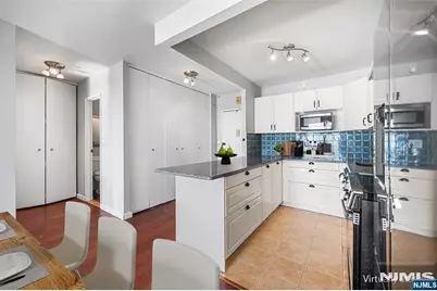 7855 Boulevard 26G #26G, North Bergen, NJ 07047 - Photo 10