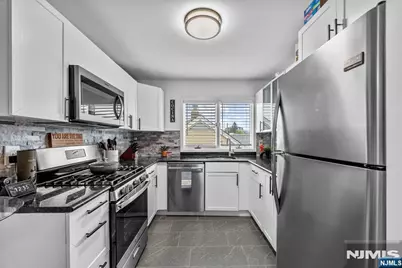 489 Jersey Avenue B #B, Fairview, NJ 07022 - Photo 8