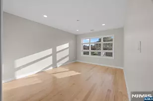 250 Hagan Pl, Secaucus, NJ 07094 - Photo 32