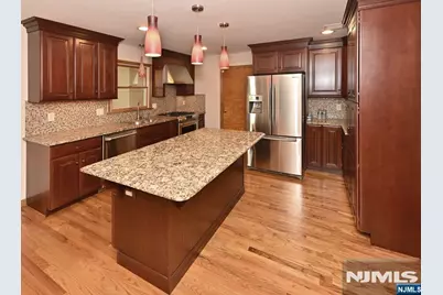 600 Mazur Avenue, Paramus, NJ 07652 - Photo 6