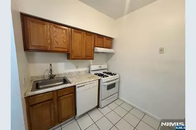 44 1/2 3rd 2nd Fl #2nd Fl, Newark, NJ 07107 - Photo 6