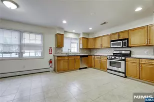 425 West Street B, Fort Lee, NJ 07024 - Photo 10