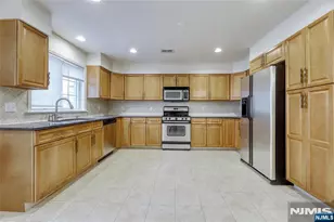 425 West Street B, Fort Lee, NJ 07024 - Photo 8