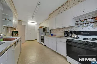 270 Franklin Turnpike, Allendale, NJ 07401 - Photo 12