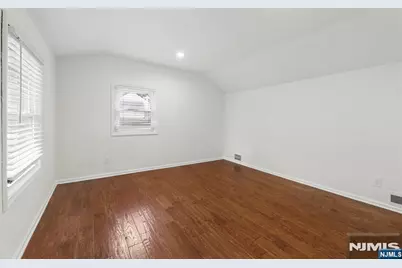 707 Chadwick Drive, Paramus, NJ 07652 - Photo 20