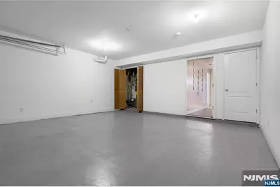 16 E Kinney Street, Newark, NJ 07102 - Photo 28