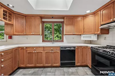 7 Tanglewood Drive, Livingston, NJ 07039 - Photo 10
