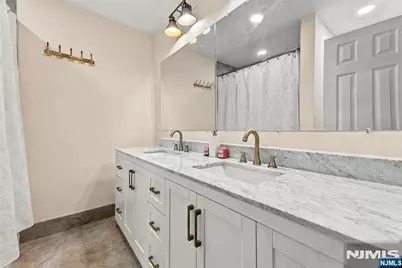 21 Yorkview Drive B6 #B6, Edgewater, NJ 07020 - Photo 12