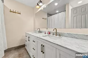 21 Yorkview Dr B6, Edgewater, NJ 07020 - Photo 12