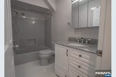 31 Fairmount Avenue 6A #6A, Hackensack, NJ 07601 - Photo 8