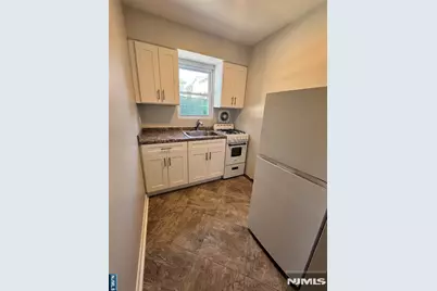 325 Essex Street I #I, Hackensack, NJ 07601 - Photo 4
