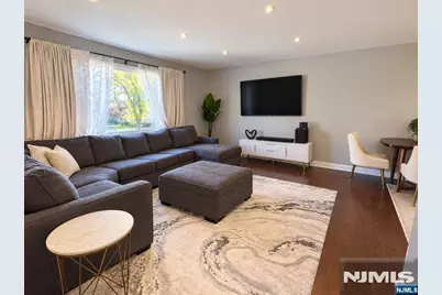 93 Hillside Avenue, Hasbrouck Heights, NJ 07604 - Photo 2