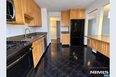 93 Hillside Avenue, Hasbrouck Heights, NJ 07604 - Photo 4