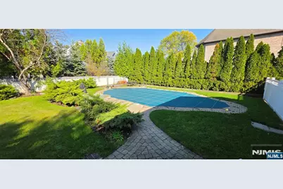 34 Carol Drive, Englewood Cliffs, NJ 07632 - Photo 2