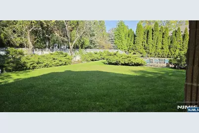 34 Carol Drive, Englewood Cliffs, NJ 07632 - Photo 4