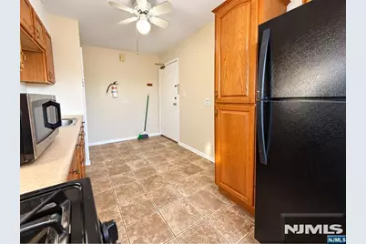 265 Bogert Road 2B #2B, River Edge, NJ 07661 - Photo 8
