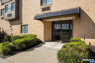 5 Linden Street 2I, Hackensack, NJ 07601 - Photo 2