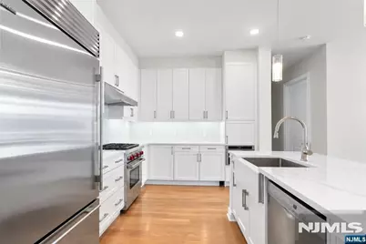 3 Somerset Lane 504 #504, Edgewater, NJ 07020 - Photo 4