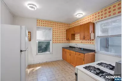 108 Arlington Avenue, East Orange, NJ 07018 - Photo 6