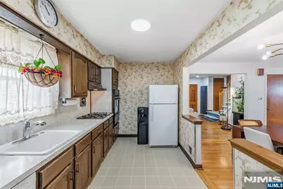 454 Lasalle Avenue, Hasbrouck Heights, NJ 07604 - Photo 8