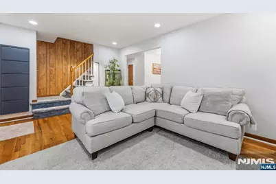 454 Lasalle Avenue, Hasbrouck Heights, NJ 07604 - Photo 6