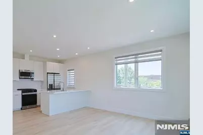 401 Central Boulevard 2C #2C, Palisades Park, NJ 07650 - Photo 6