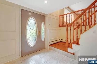 32 Clinton Lane, Wayne, NJ 07470 - Photo 2