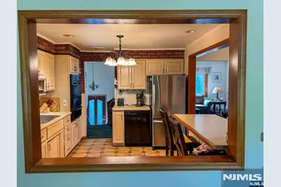 32 Esplanade Drive, Hillsdale, NJ 07642 - Photo 8