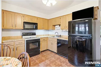 31 Astor Court, Sayreville, NJ 08872 - Photo 8
