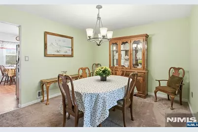 31 Astor Court, Sayreville, NJ 08872 - Photo 4