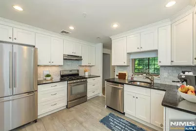 1102 Faulkner Court, Mahwah, NJ 07430 - Photo 8