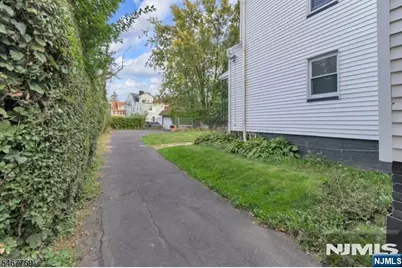 46 Oakland Terrace, Newark, NJ 07106 - Photo 4
