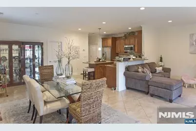 15B Jan Court 15B #15B, Elmwood Park, NJ 07407 - Photo 4
