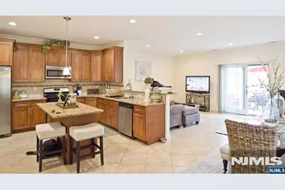 15B Jan Court 15B #15B, Elmwood Park, NJ 07407 - Photo 2
