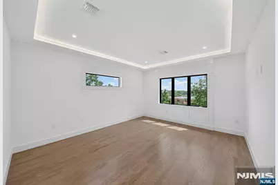 122 Edsall Avenue, Palisades Park, NJ 07650 - Photo 16