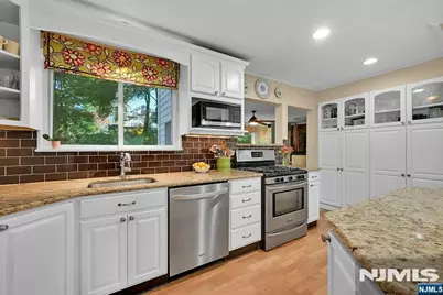 292 Kensington Road, River Edge, NJ 07661 - Photo 12