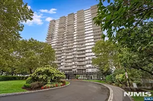6050 E Kennedy Blvd 15G, West New York, NJ 07093 - Photo 1