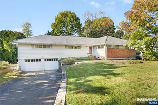 11 Hamilton Dr, North Caldwell, NJ 07006 - Photo 1