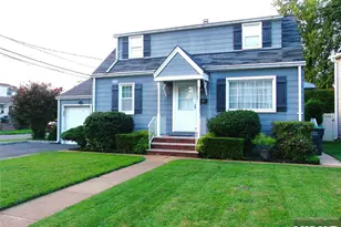 32 Dojean Ct, Bergenfield, NJ 07621 - Photo 1