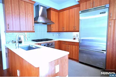 4 Henley Place 4 #4, Weehawken, NJ 07086 - Photo 6