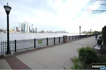 4 Henley Place 4 #4, Weehawken, NJ 07086 - Photo 2