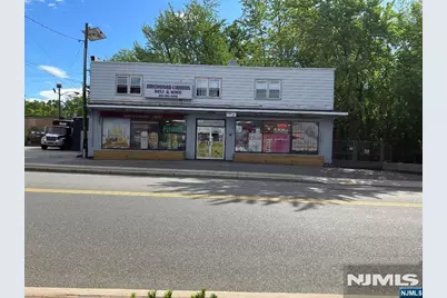 545 Mola Boulevard, Elmwood Park, NJ 07407 - Photo 10