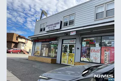 545 Mola Boulevard, Elmwood Park, NJ 07407 - Photo 12