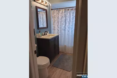545 Mola Boulevard, Elmwood Park, NJ 07407 - Photo 8